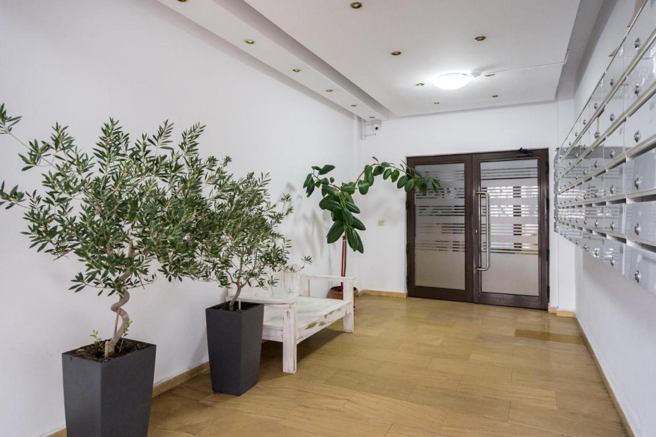 Jungle Escape - Luxe 1-Br Haven In Bucharest Apartamento Exterior foto